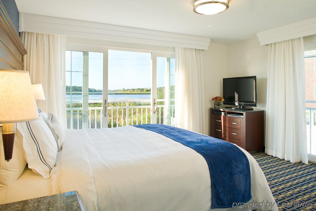 Newport Beach Hotel & Suites Middletown Bagian luar foto